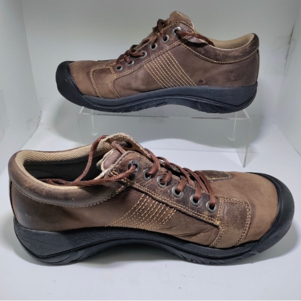 Keen brown Oxford women's hiking shoes. Size 10. Large ladies 10